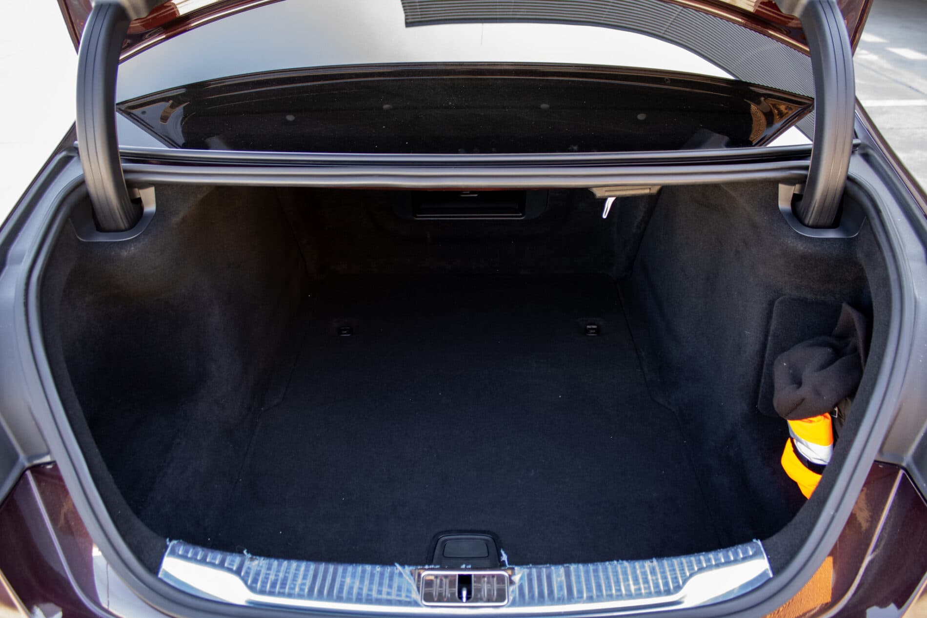 2022 Mercedes-Benz S 400d, červená sedan, 150 861 km