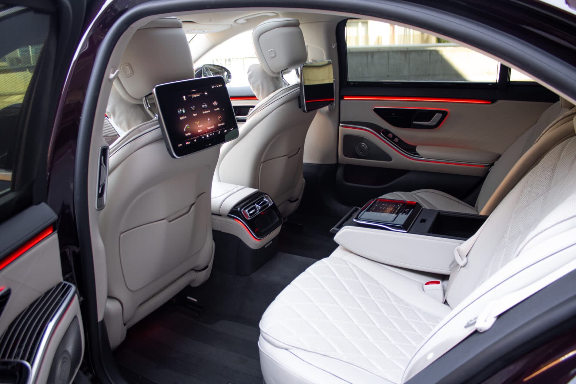 2022 Mercedes-Benz S 400d, červená sedan, 150 861 km