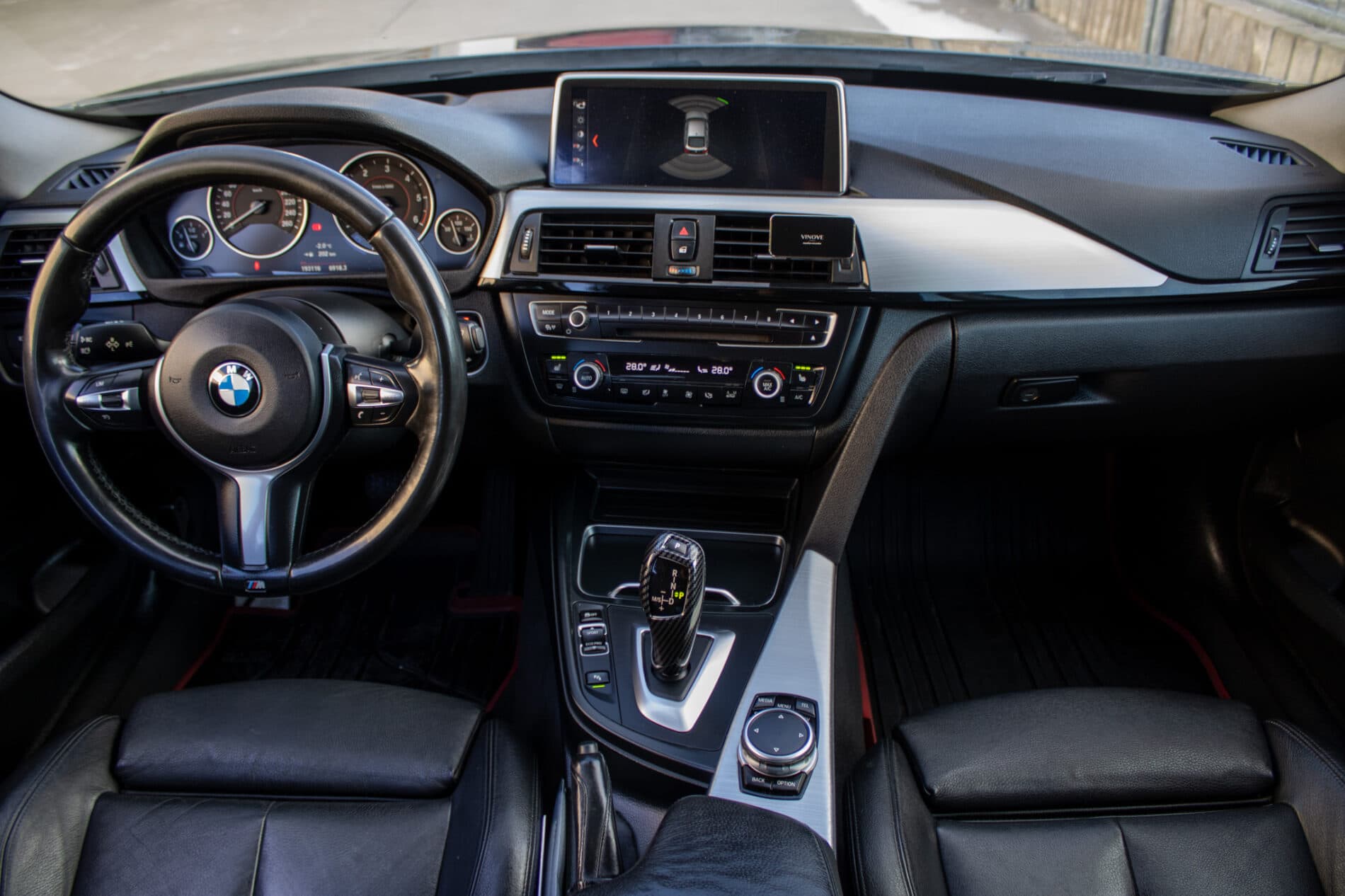 2015 BMW 330d, sivá sedan, 193 116 km
