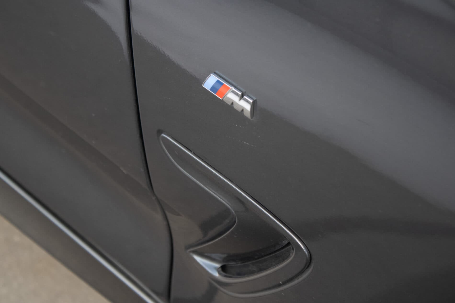2015 BMW 330d, sivá sedan, 193 116 km