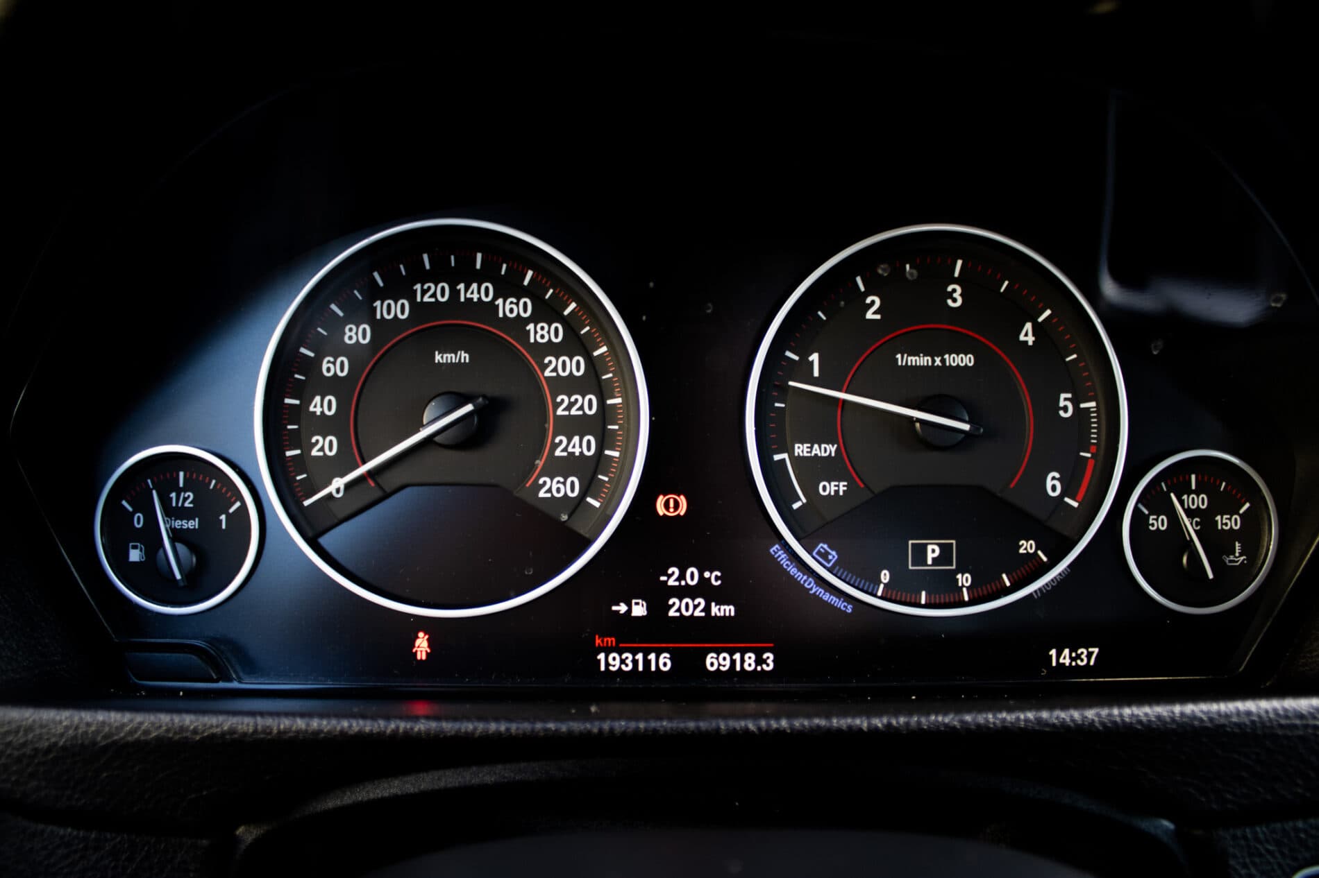2015 BMW 330d, sivá sedan, 193 116 km