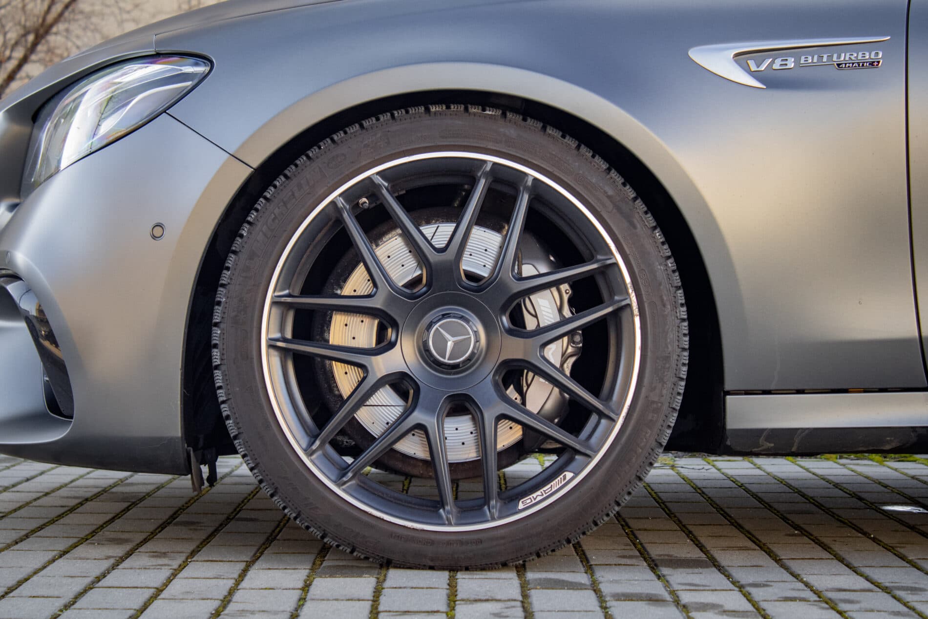 2019 Mercedes-Benz E 63 AMG, sivá kombi, 165 262 km