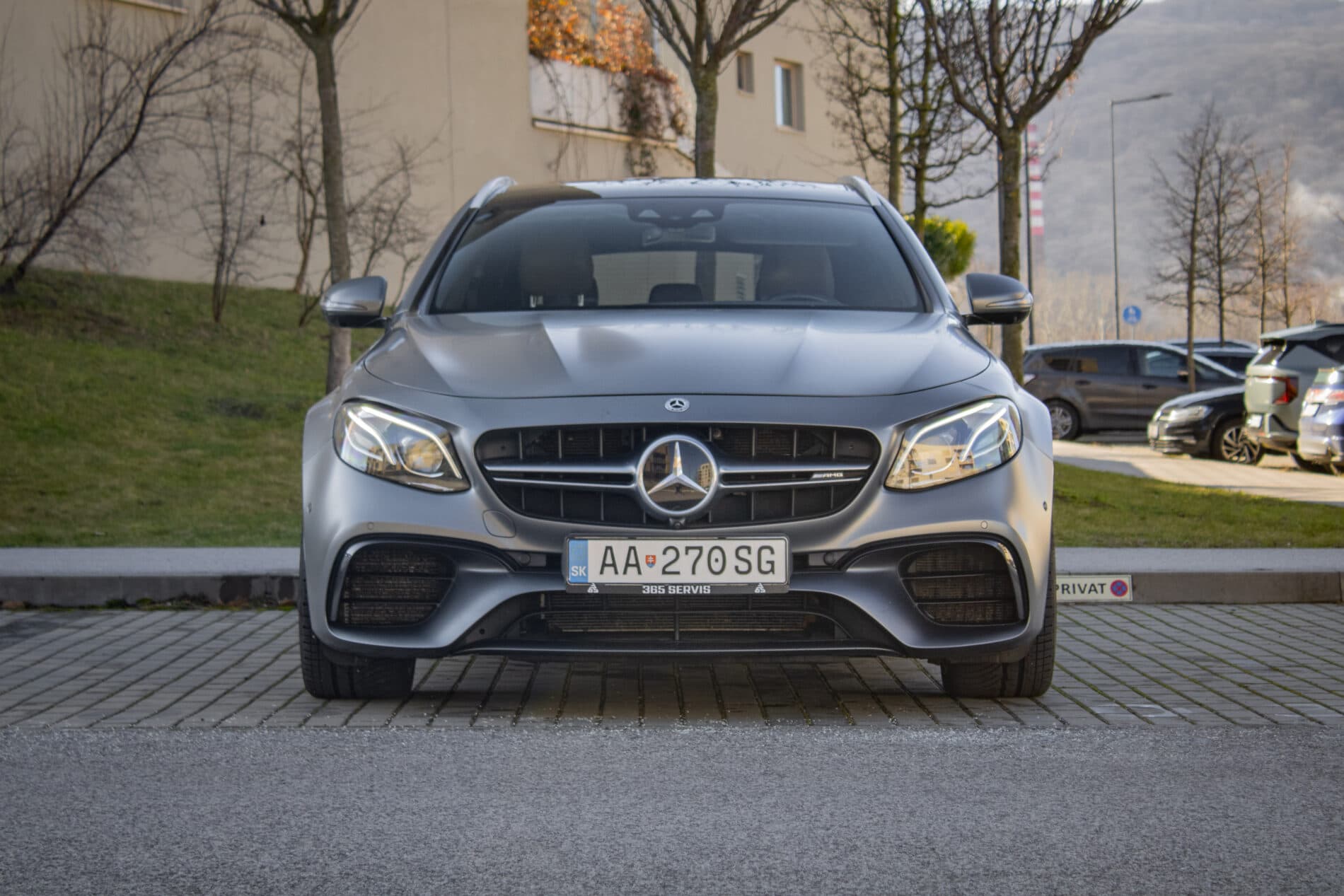 2019 Mercedes-Benz E 63 AMG, sivá kombi, 165 262 km