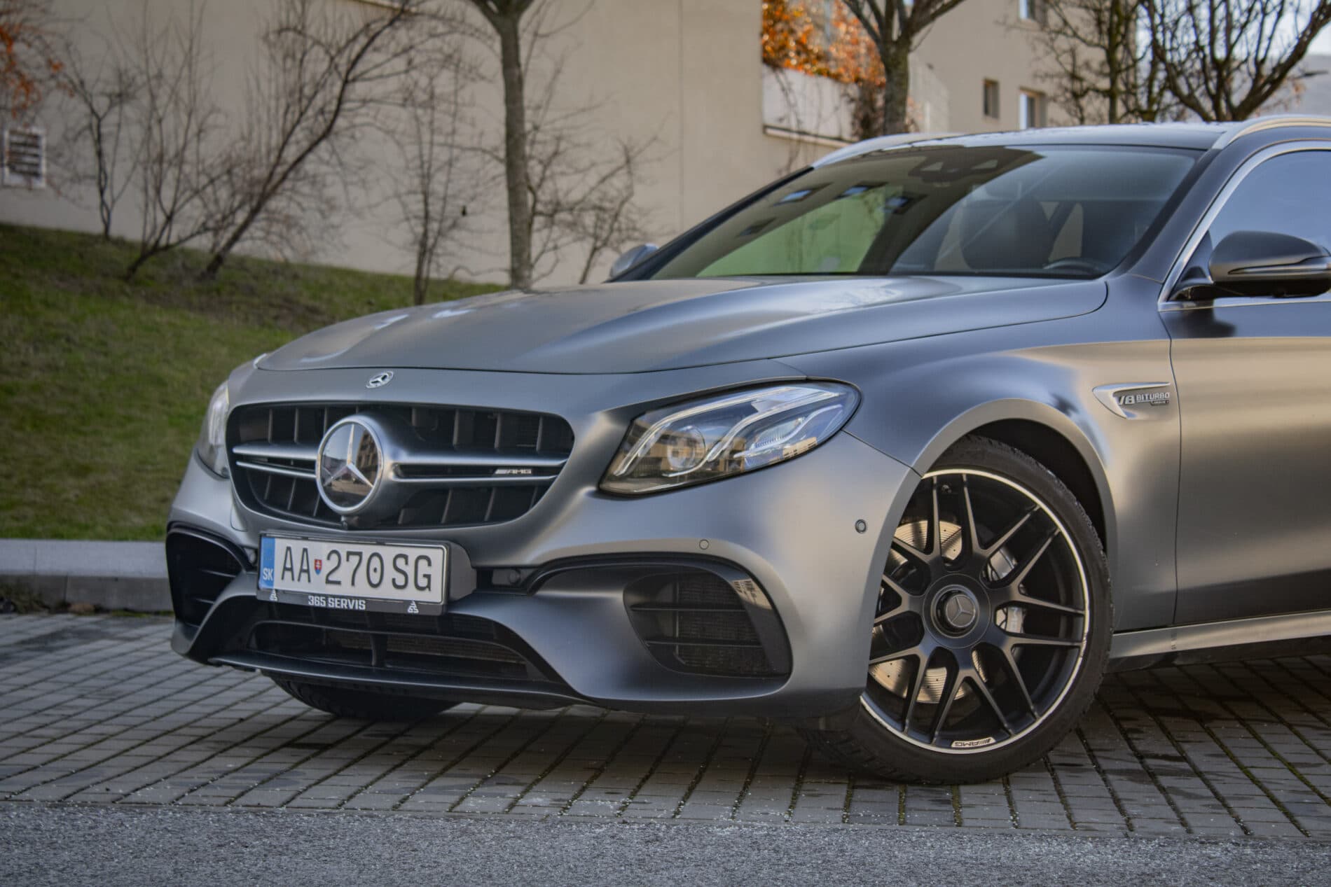 2019 Mercedes-Benz E 63 AMG, sivá kombi, 165 262 km