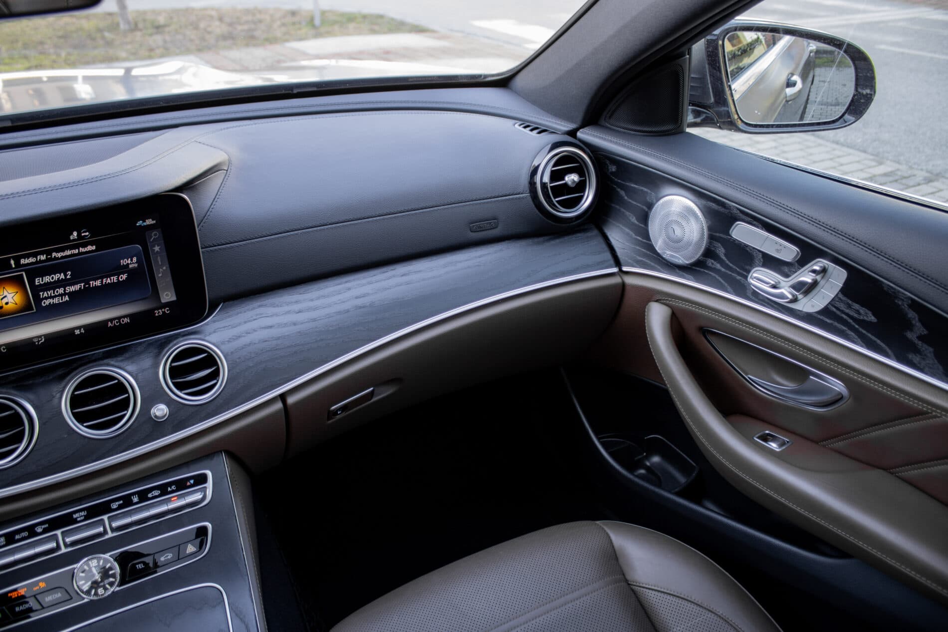 2019 Mercedes-Benz E 63 AMG, sivá kombi, 165 262 km