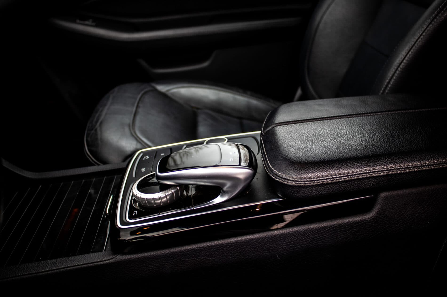 2018 Mercedes-Benz GLE 500e, sivá kombi, 71 352 km
