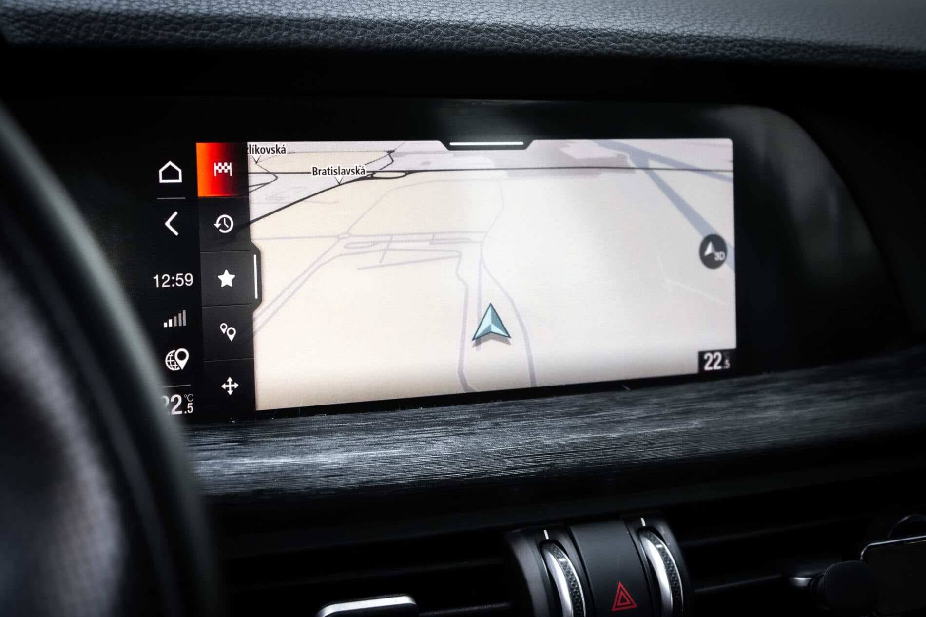 2021 Alfa Romeo Stelvio, strieborná suv, 136 500 km