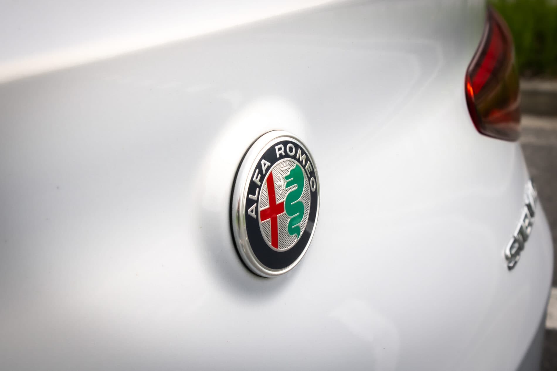 2021 Alfa Romeo Stelvio, strieborná suv, 136 500 km