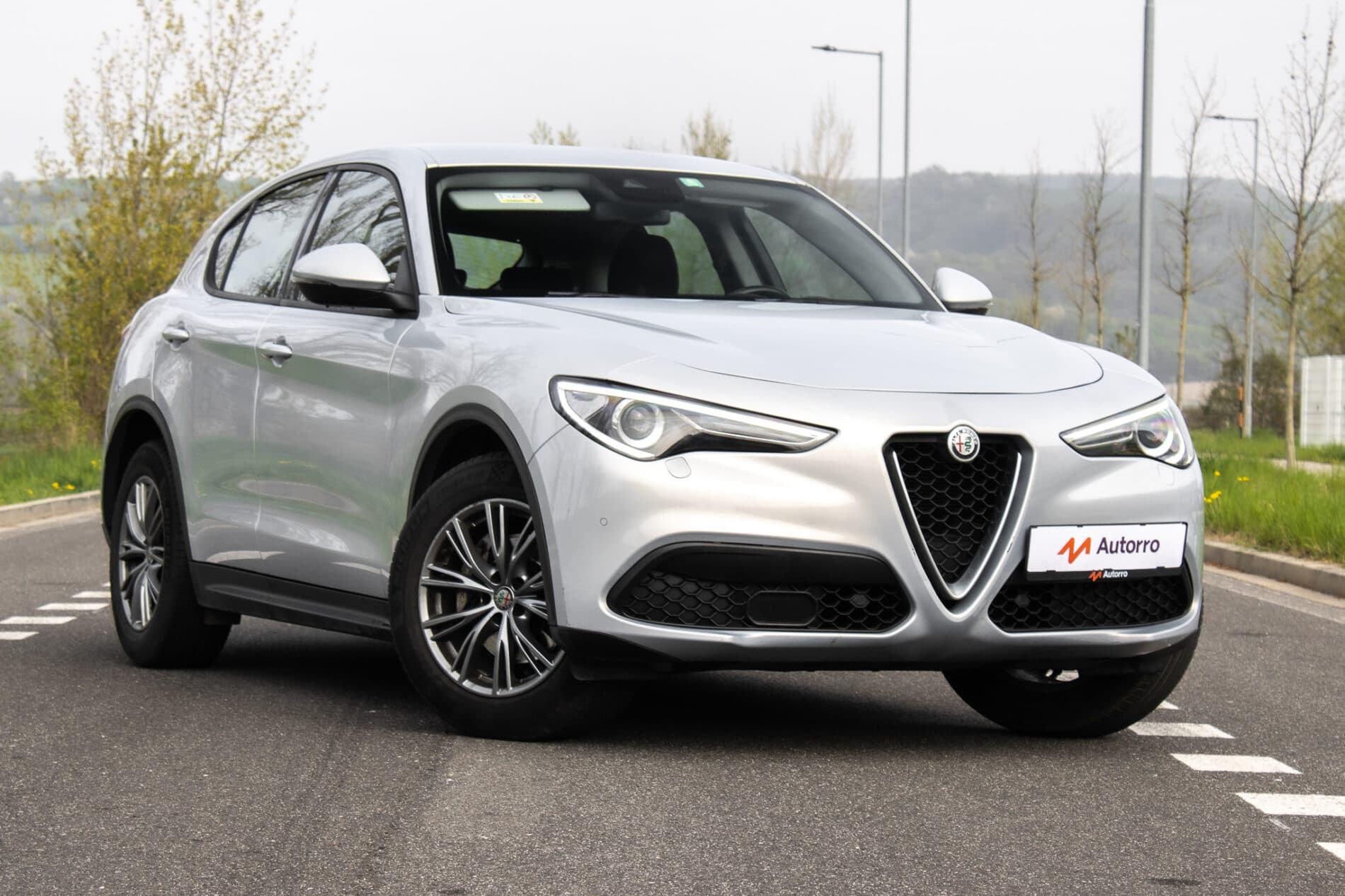 2021 Alfa Romeo Stelvio, strieborná suv, 136 500 km