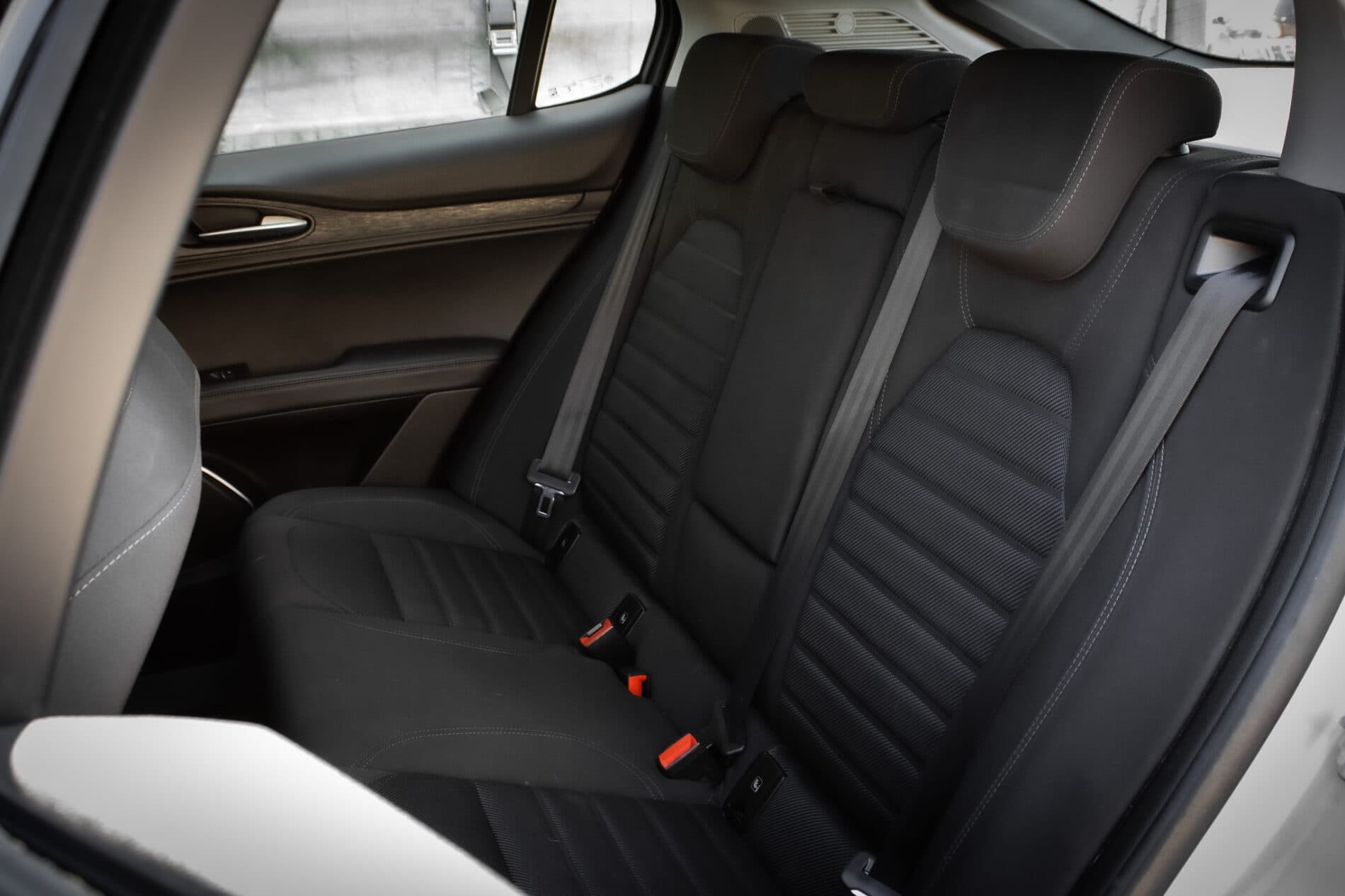 2021 Alfa Romeo Stelvio, strieborná suv, 136 500 km