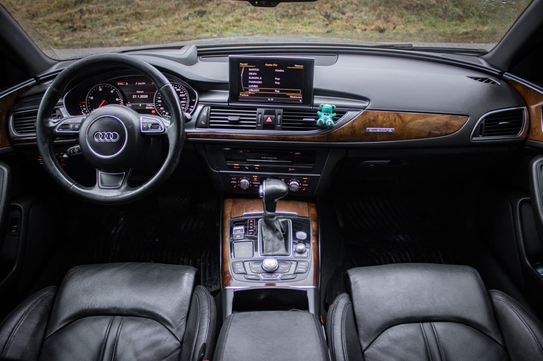 2011 AUDI A6, sivá sedan, 302 428 km