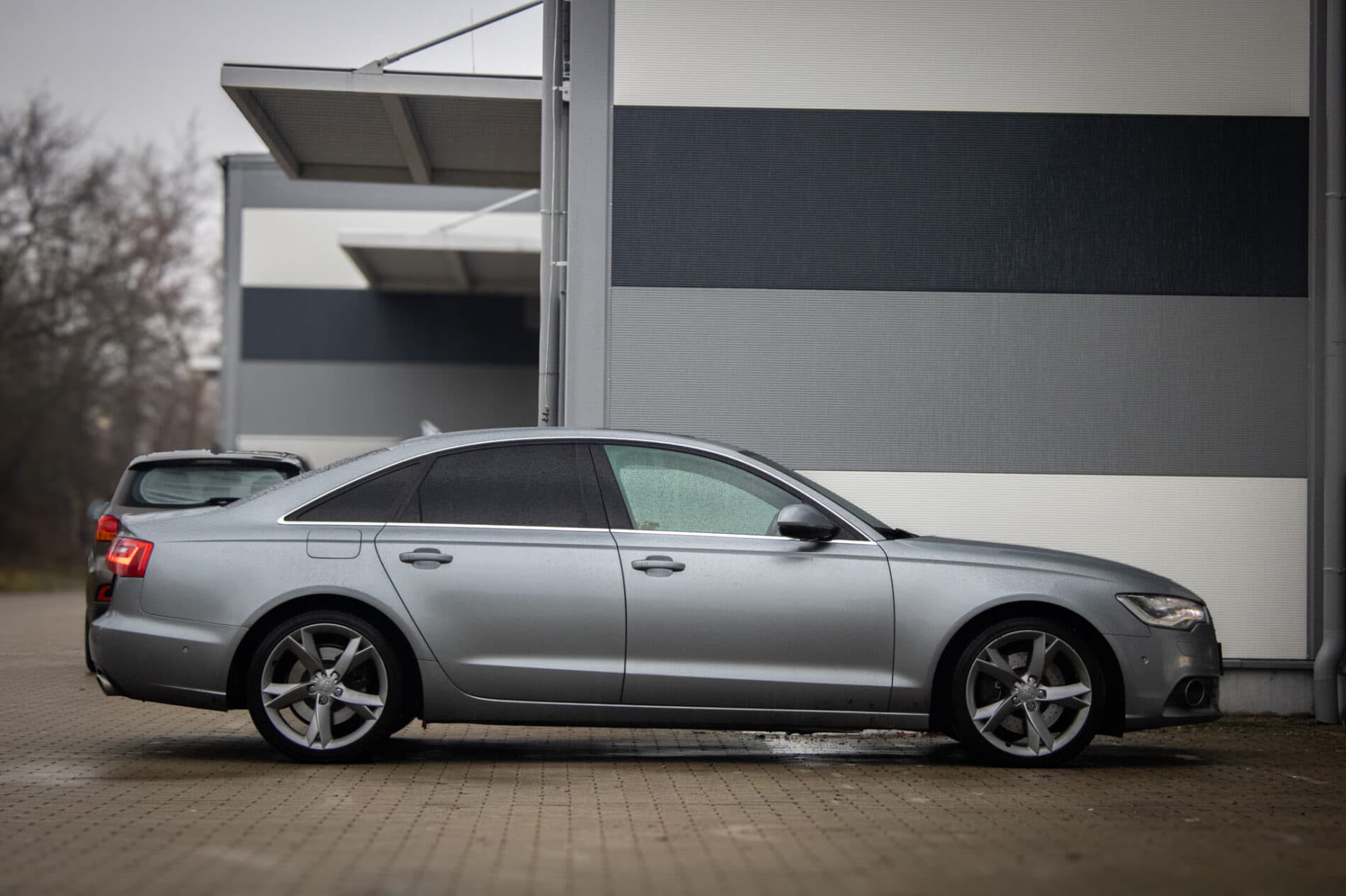 2011 AUDI A6, sivá sedan, 302 428 km