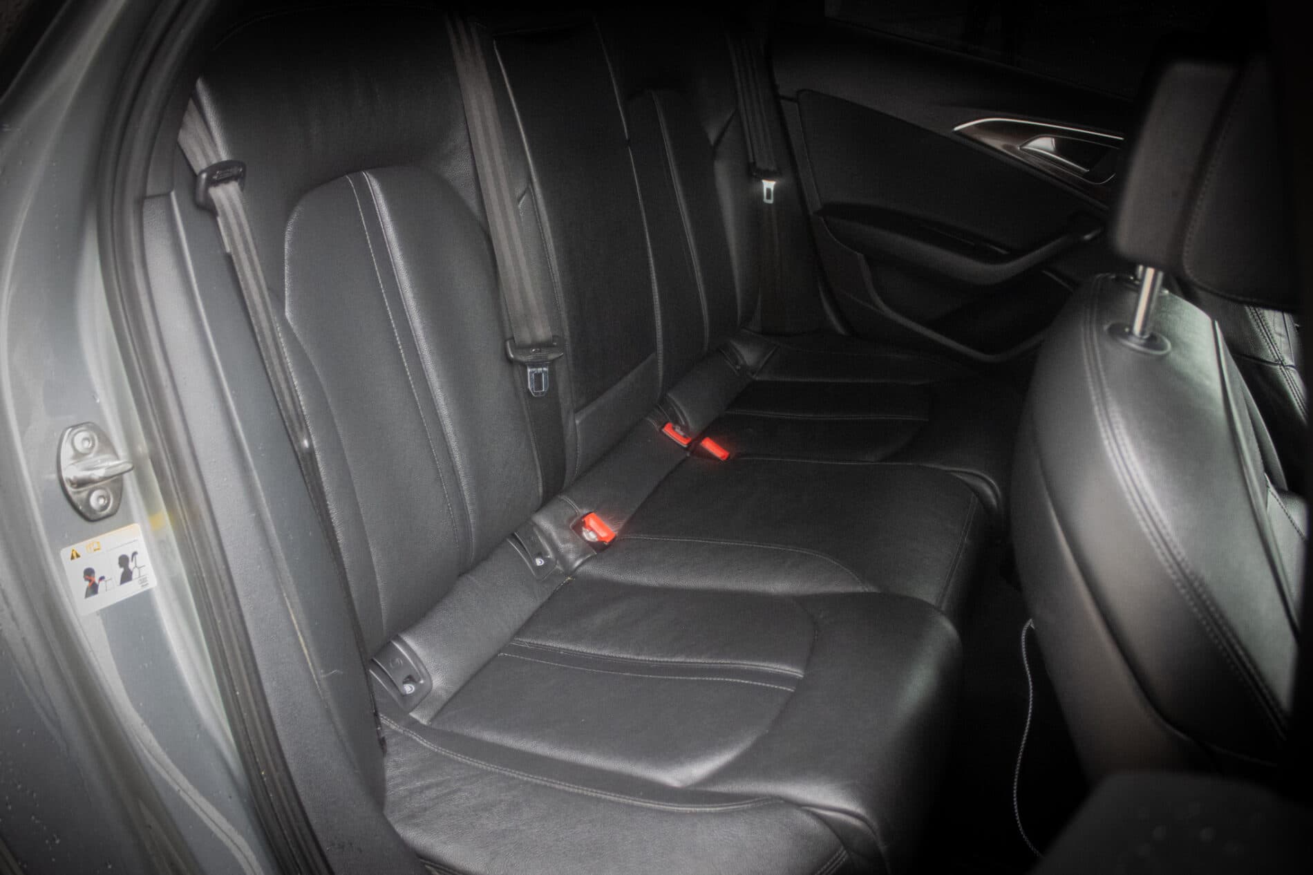 2011 AUDI A6, sivá sedan, 302 428 km