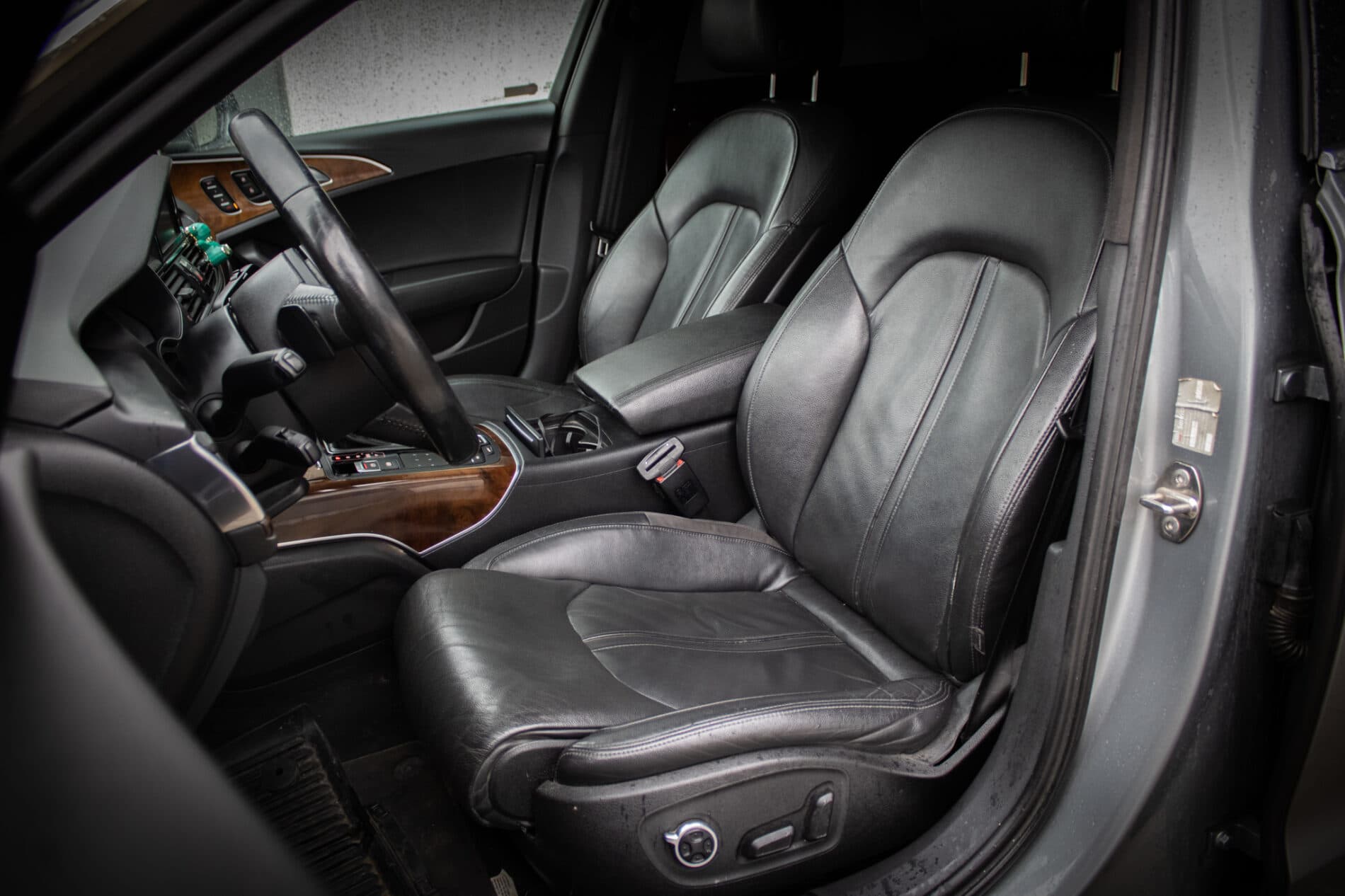 2011 AUDI A6, sivá sedan, 302 428 km