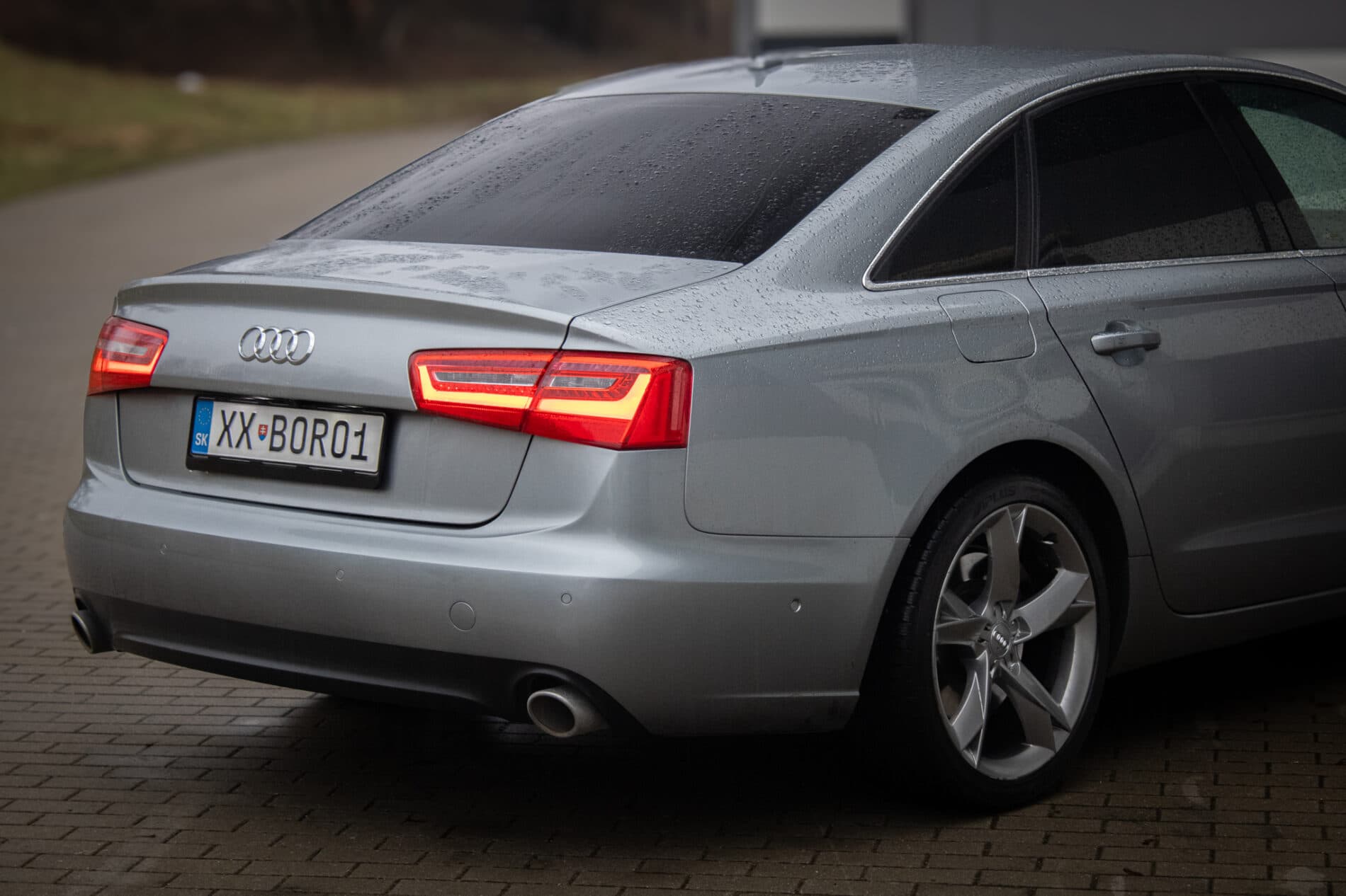 2011 AUDI A6, sivá sedan, 302 428 km