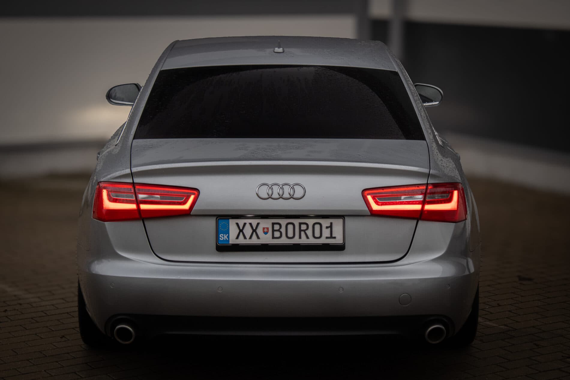 2011 AUDI A6, sivá sedan, 302 428 km