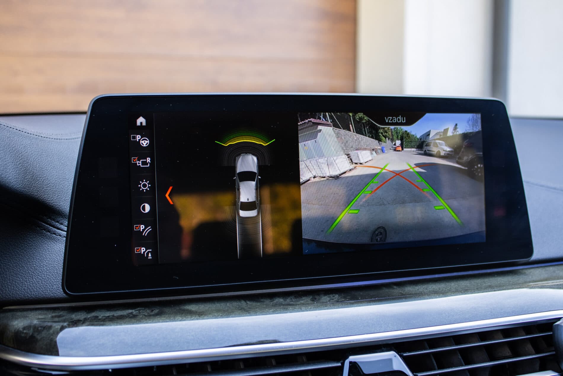 2017 BMW 530d, modrá sedan, 173 848 km