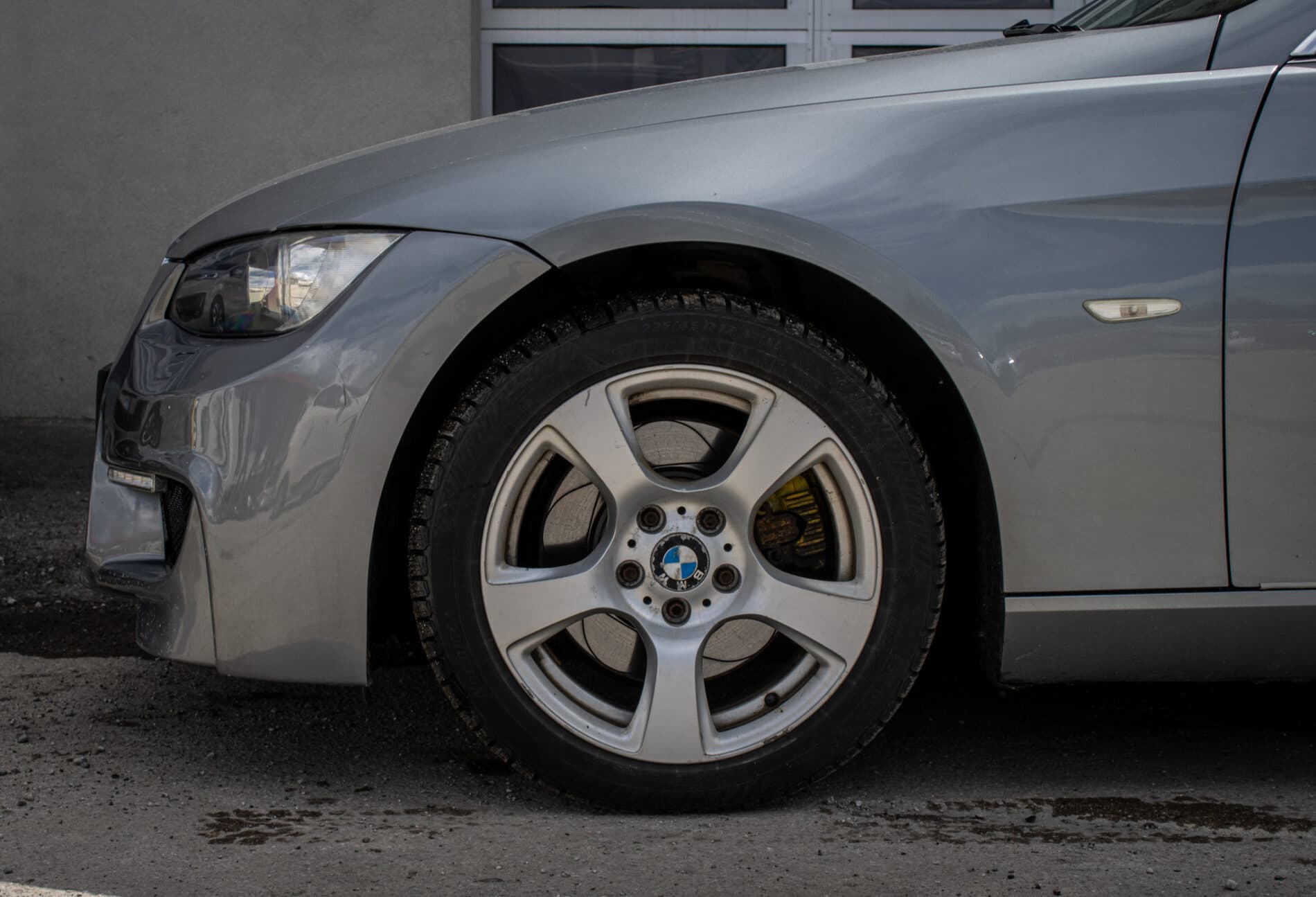 2008 BMW 325i, sivá kupé, 287 630 km