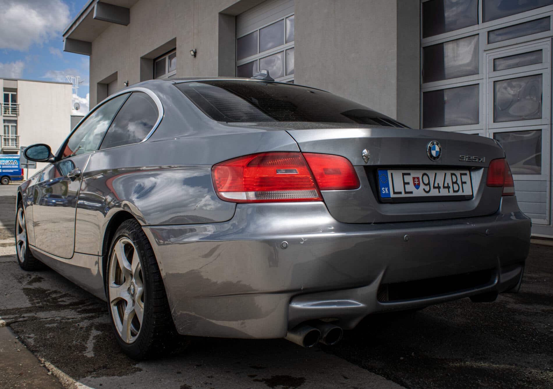 2008 BMW 325i, sivá kupé, 287 630 km