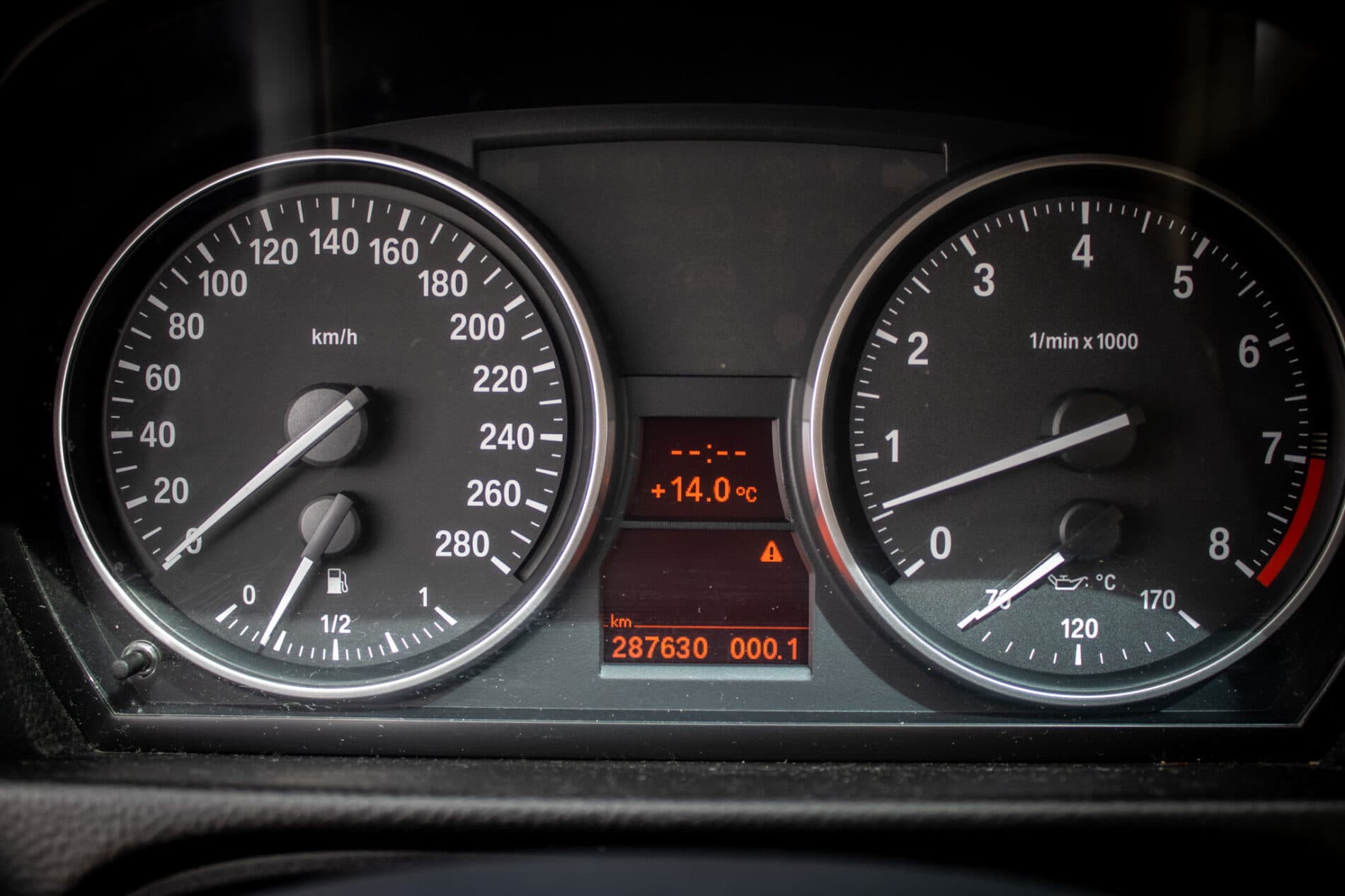 2008 BMW 325i, sivá kupé, 287 630 km