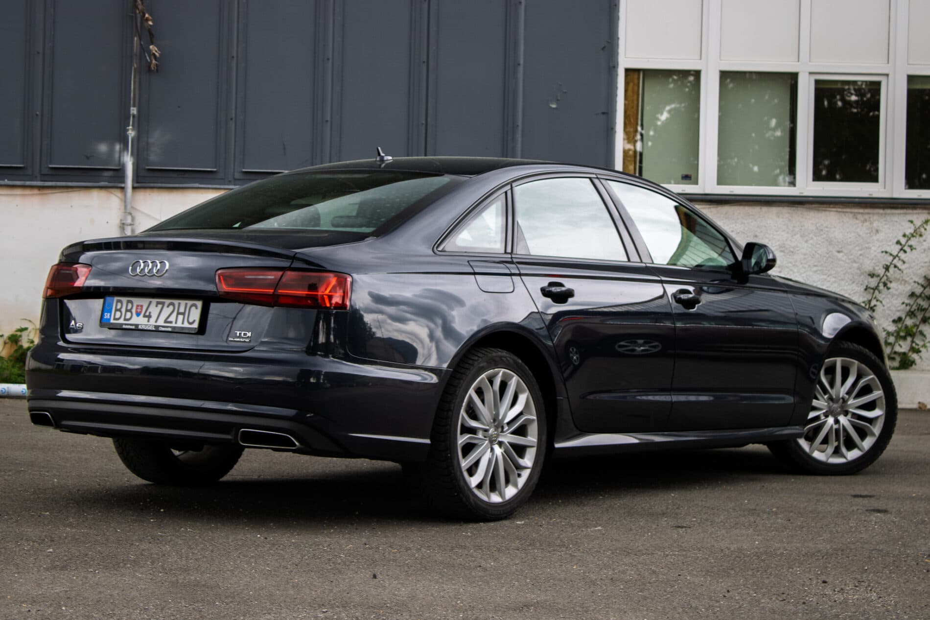 2016 AUDI A6, modrá sedan, 273 541 km