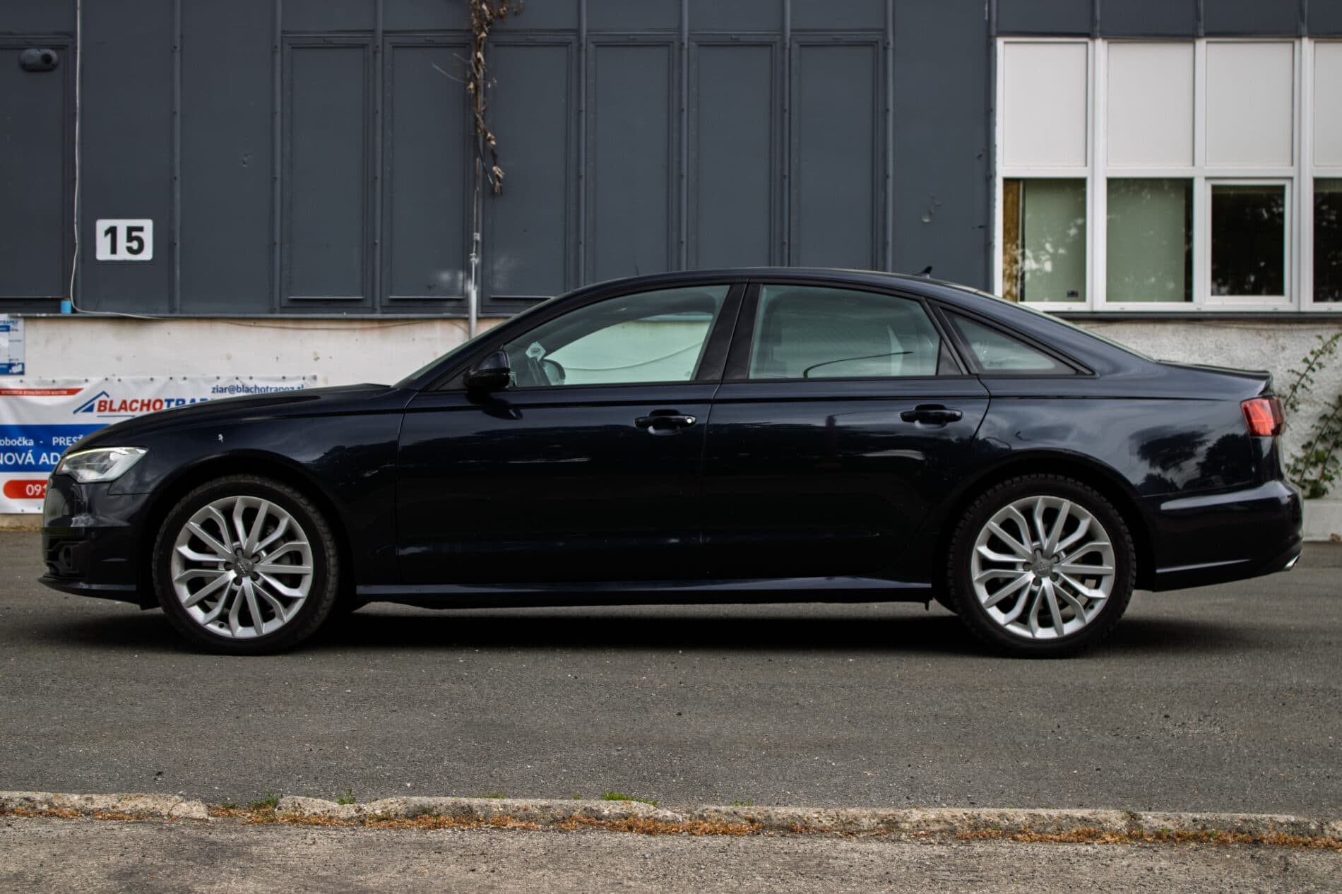 2016 AUDI A6, modrá sedan, 273 541 km