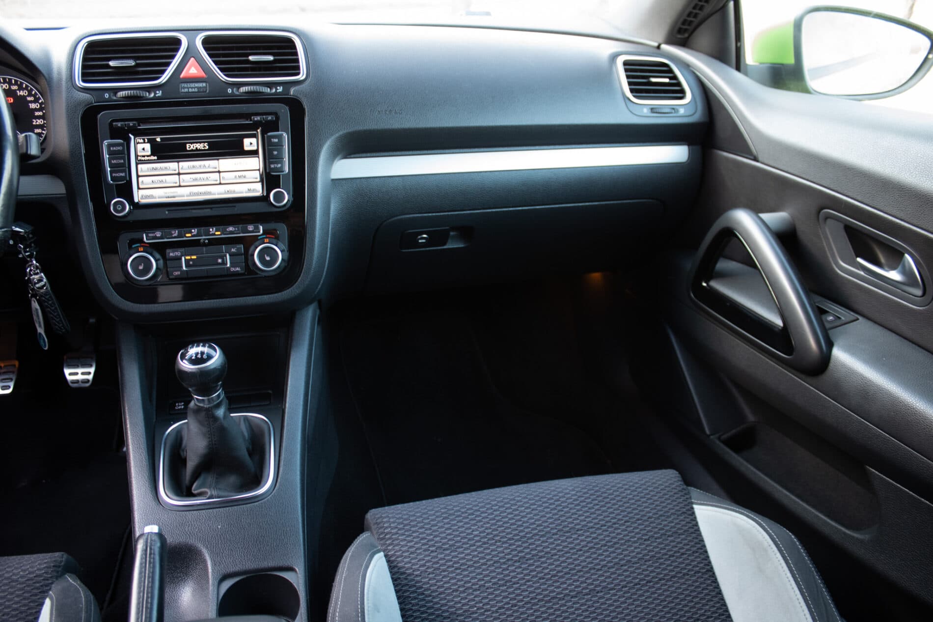 2010 Volkswagen Scirocco, zelená kupé, 144 946 km