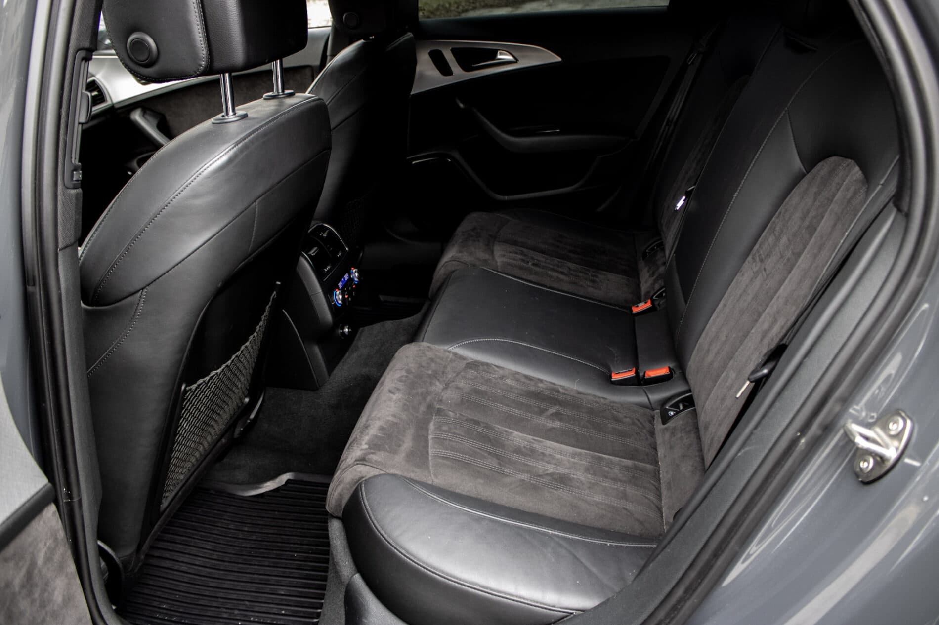 2018 AUDI A6, sivá kombi, 230 389 km