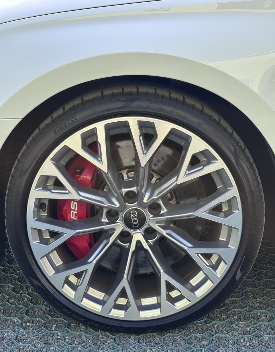 2023 AUDI RS3, biela hatchback, 56 000 km