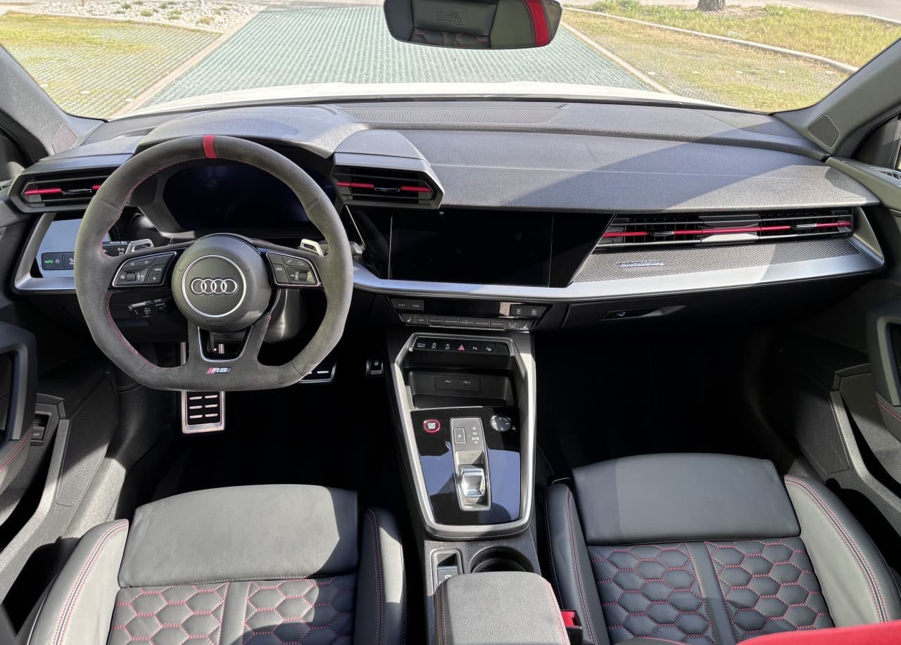 2023 AUDI RS3, biela hatchback, 56 000 km