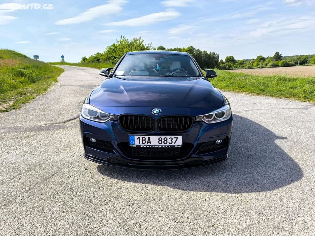 2014 BMW 335i, tmavomodrá sedan, 232 600 km