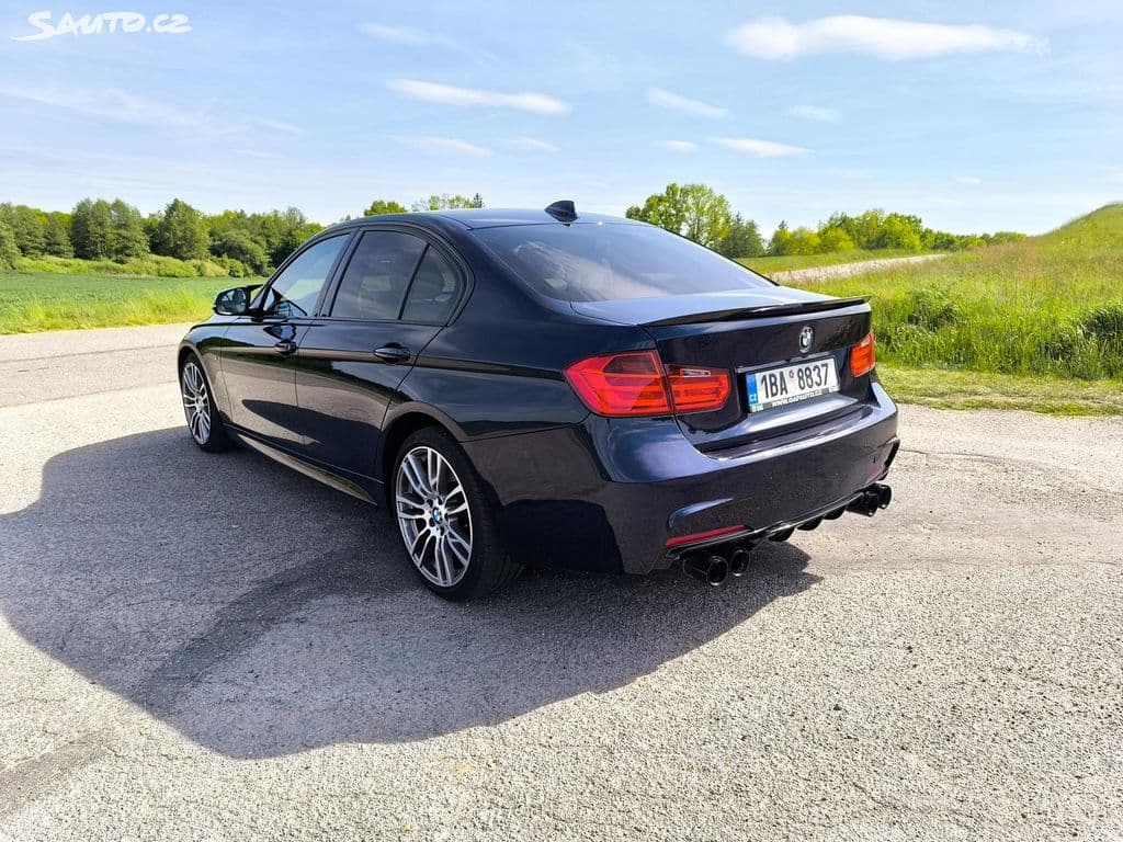 2014 BMW 335i, tmavomodrá sedan, 232 600 km