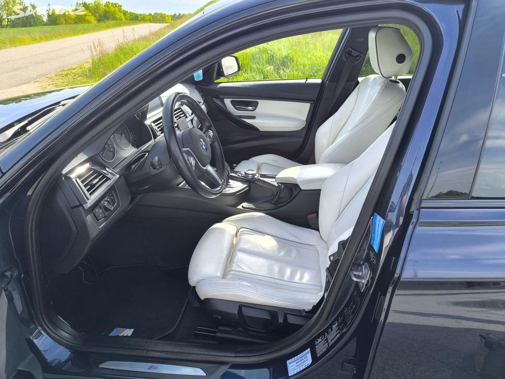 2014 BMW 335i, tmavomodrá sedan, 232 600 km