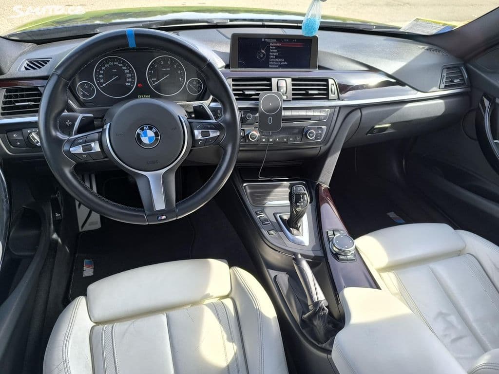 2014 BMW 335i, tmavomodrá sedan, 232 600 km