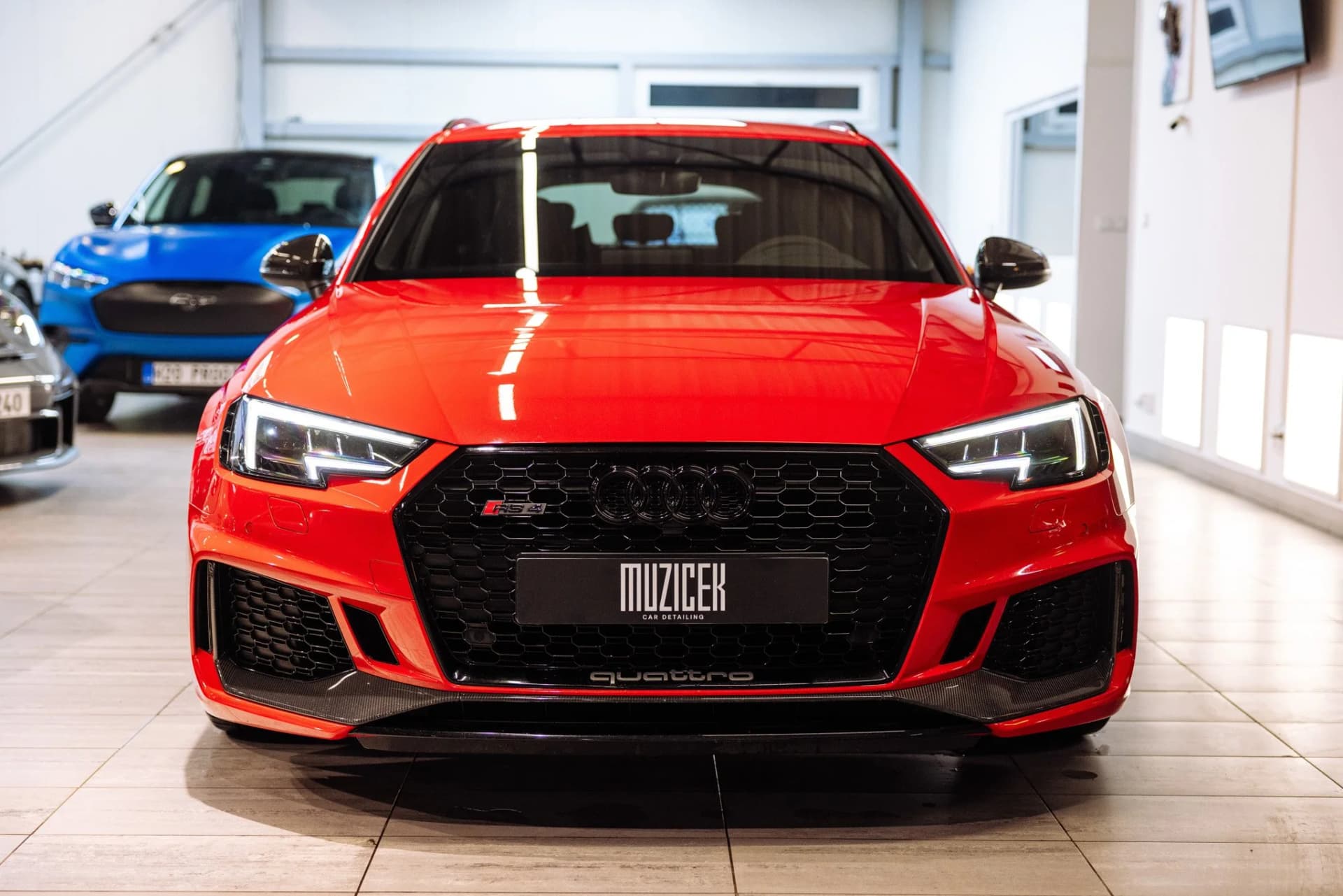 2018 AUDI RS4, červená kombi, 102 800 km