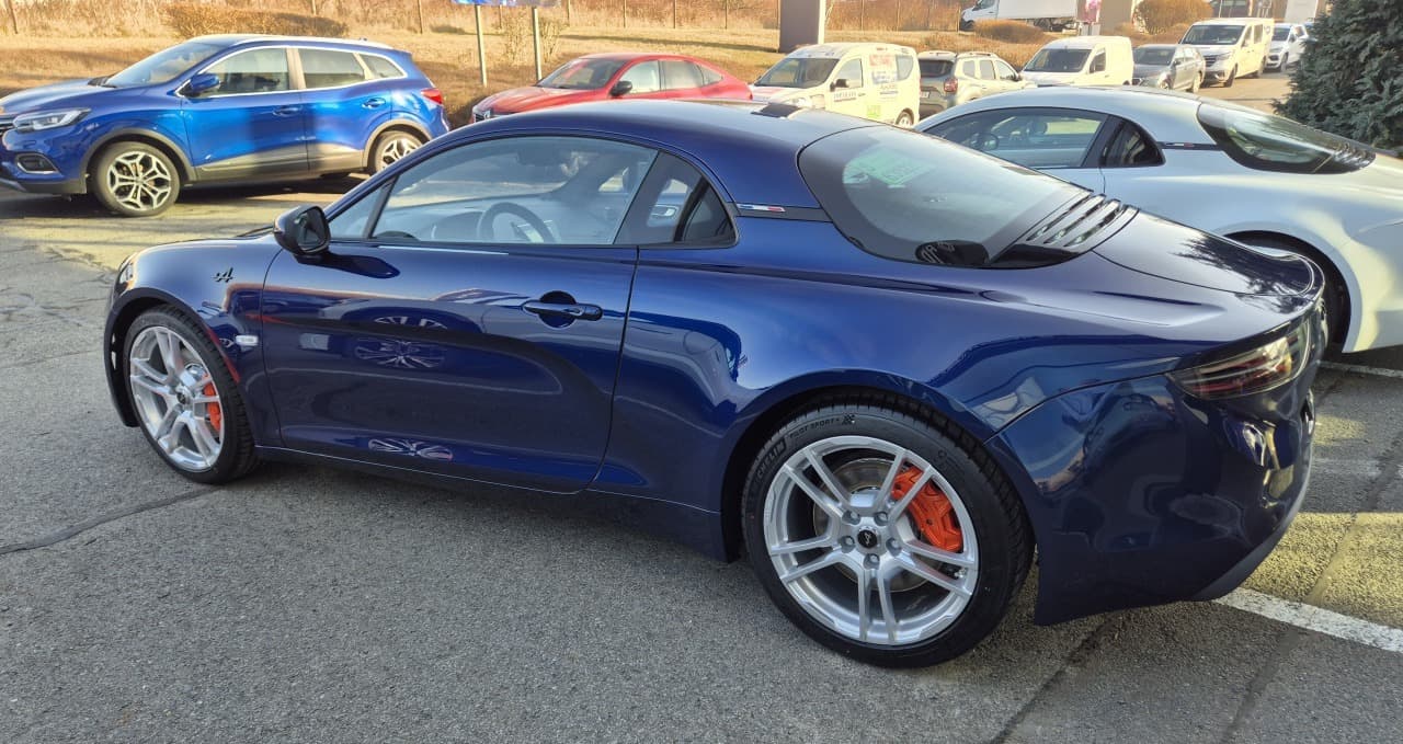 2025 Alpine A110 GTS, tmavomodrá kupé, 6 000 km