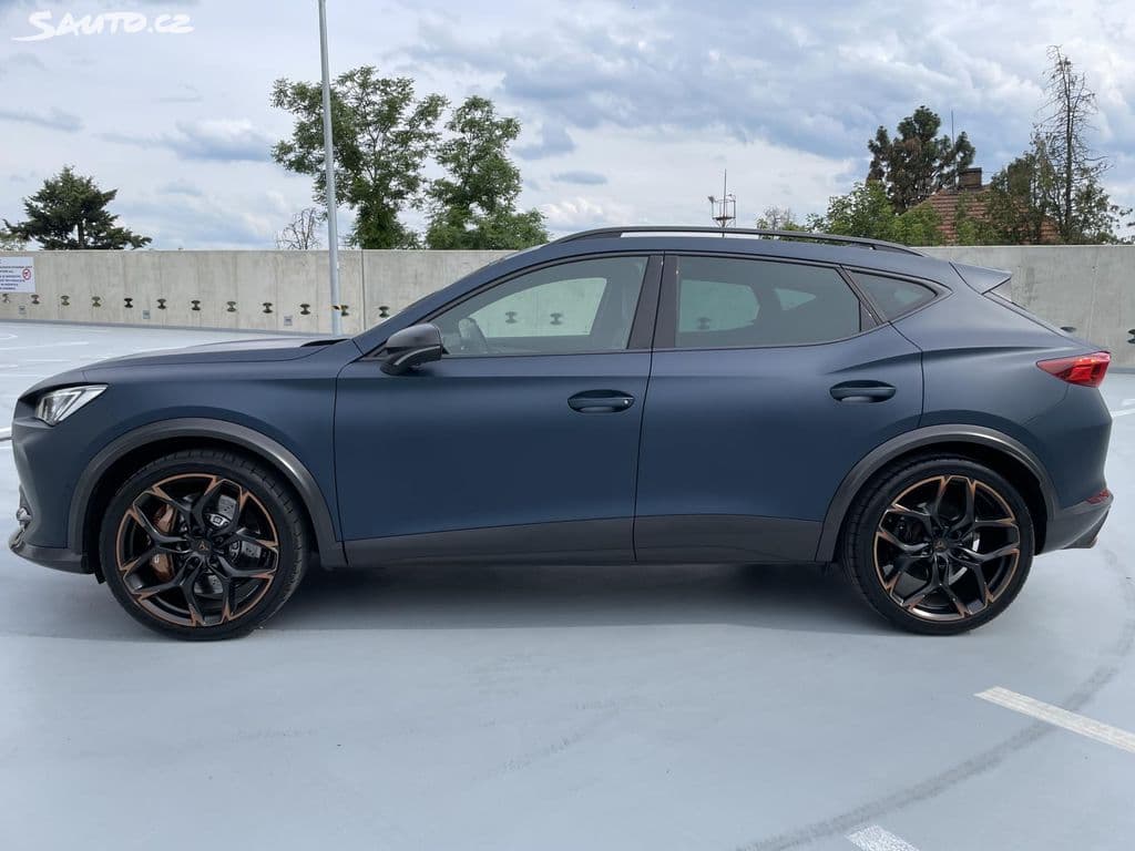 2022 Cupra Formentor VZ5, tmavomodrá hatchback, 51 000 km
