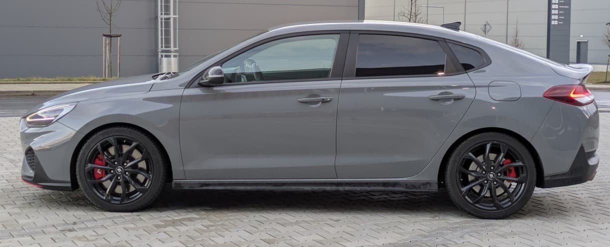 2023 Hyundai i30 N, sivá hatchback, 50 220 km
