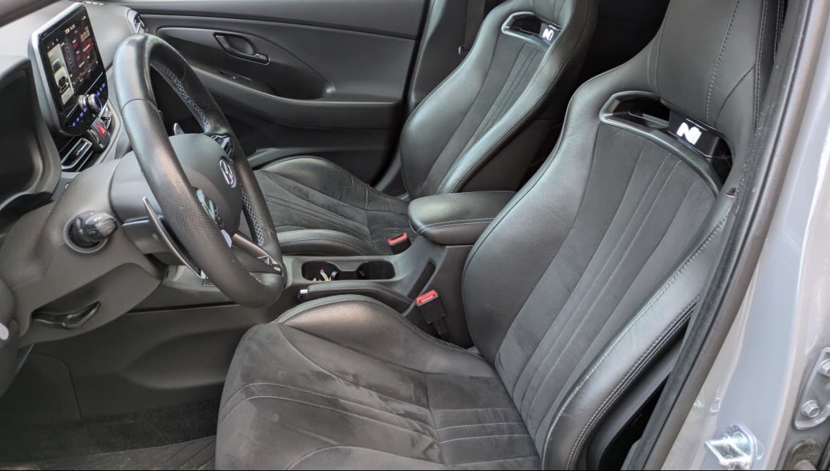 2023 Hyundai i30 N, sivá hatchback, 50 220 km