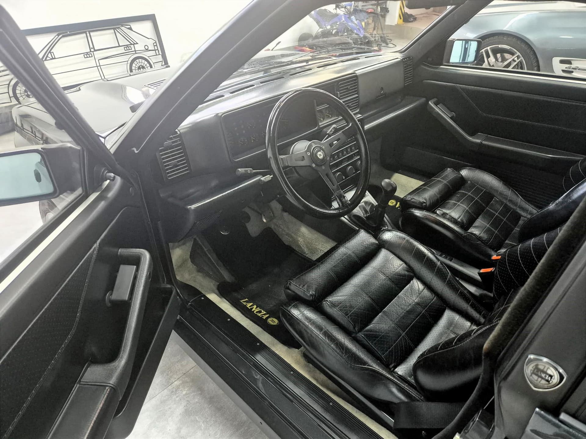 1991 Lancia Delta HF Integrale, čierna hatchback, 83 000 km