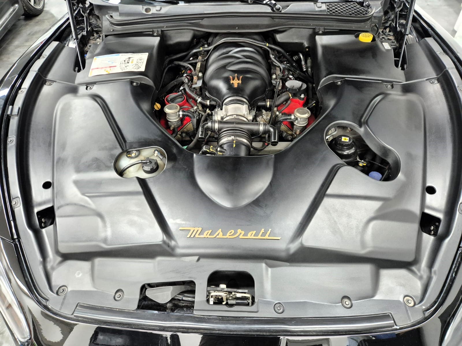 2010 Maserati GranTurismo S, čierna kupé, 44 000 km