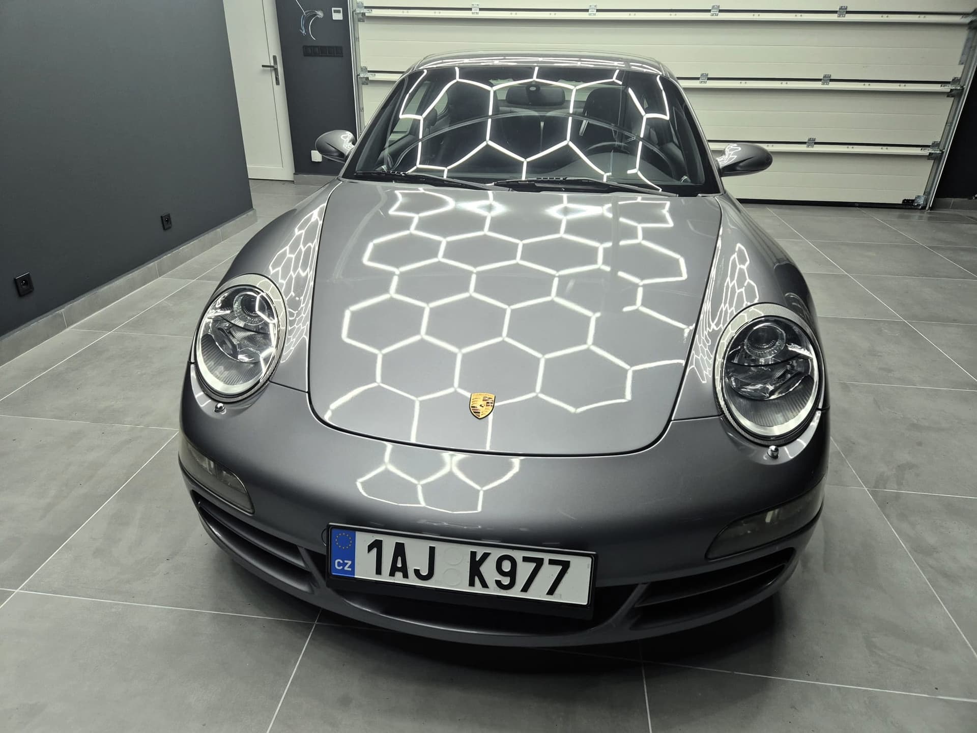 2005 Porsche 997 Carrera S, strieborná kupé, 42 000 km