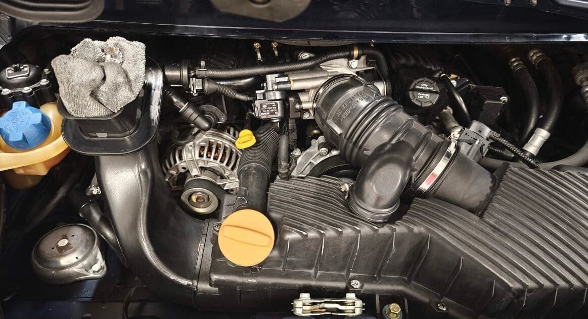1998 Porsche 996 Carrera / 4, tmavomodrá kupé, 149 000 km