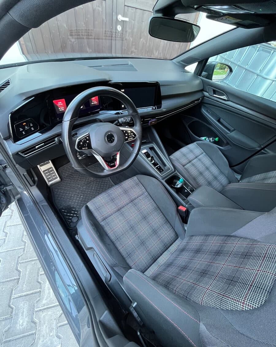 2021 Volkswagen Golf GTI, sivá hatchback, 72 000 km