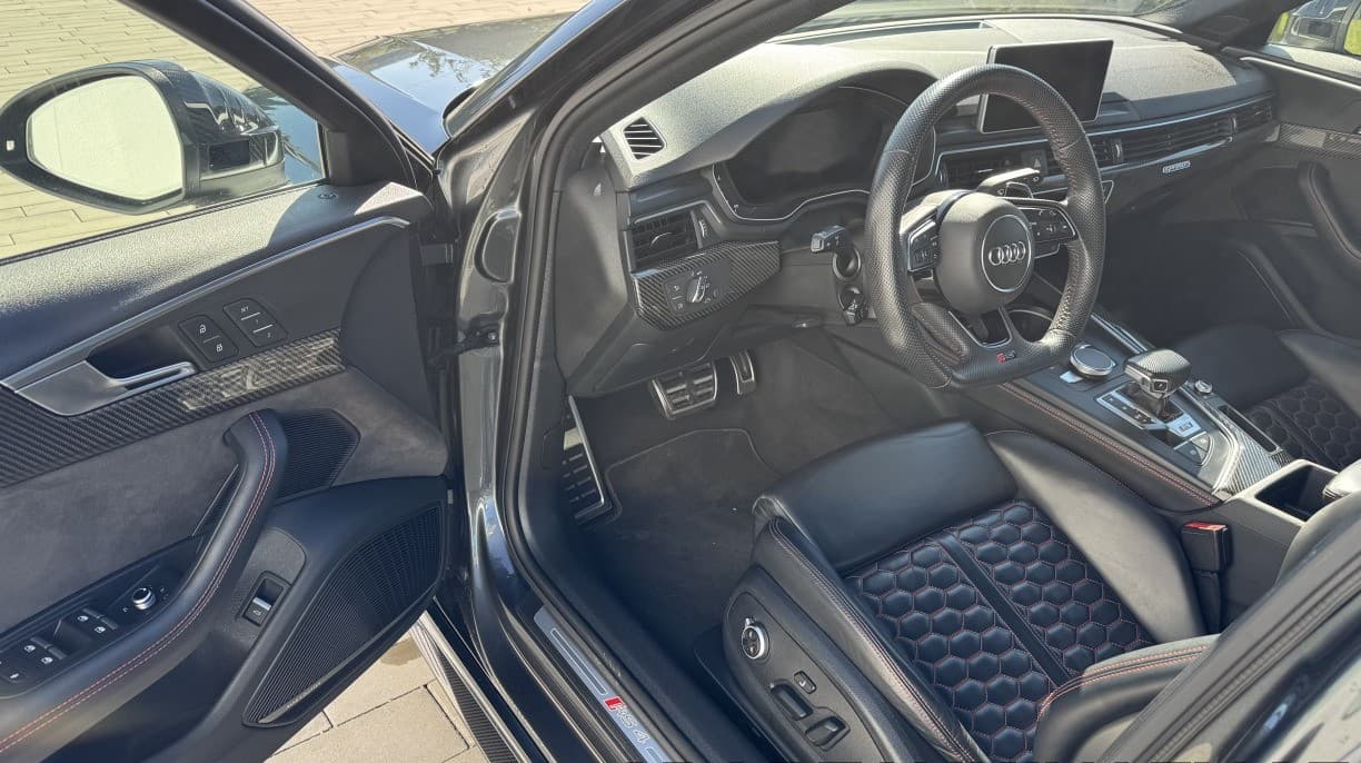 2018 AUDI RS4, sivá kombi, 118 000 km